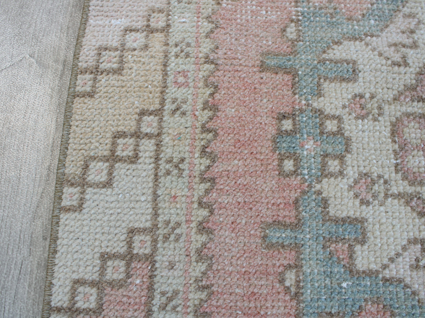 Vintage Pink Beige Oushak Runner Rug - 2'7"x9'3" Handwoven Anatolian Wool Rug