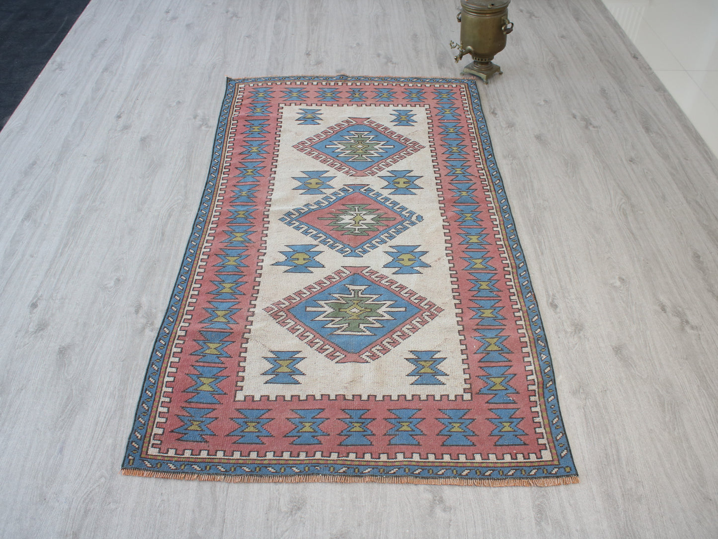 Vintage Oushak handmade pink and white oriental area rug 3.0x4.4 ft