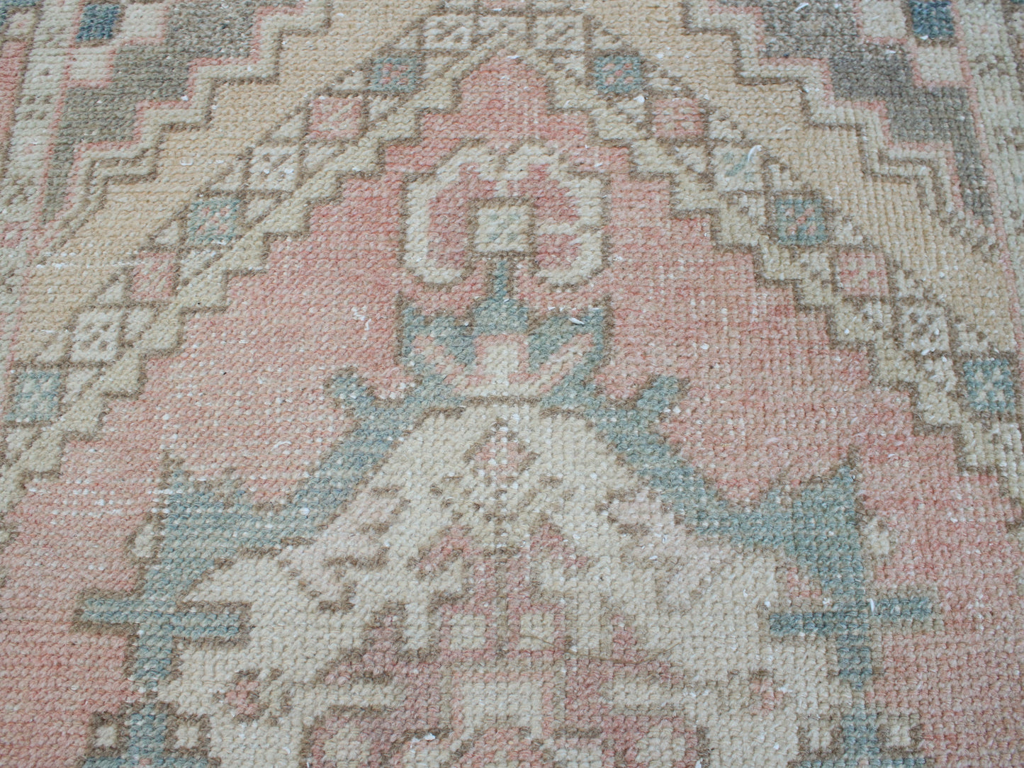 Vintage Pink Beige Oushak Runner Rug - 2'7"x9'3" Handwoven Anatolian Wool Rug