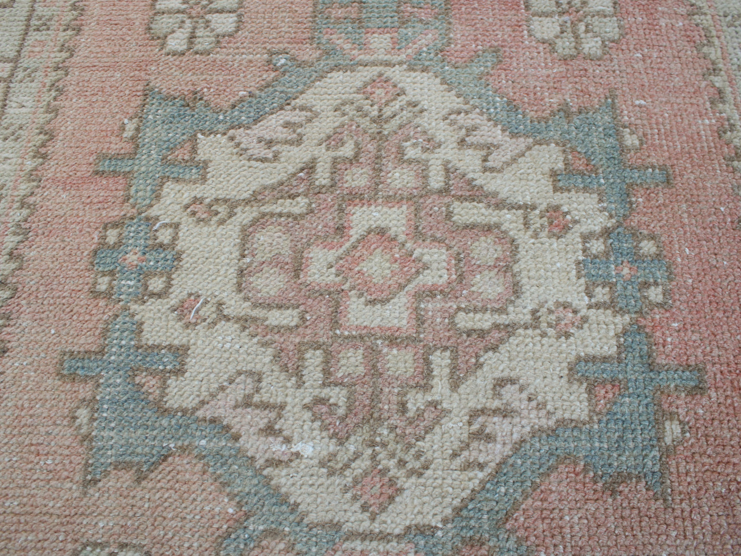 Vintage Pink Beige Oushak Runner Rug - 2'7"x9'3" Handwoven Anatolian Wool Rug