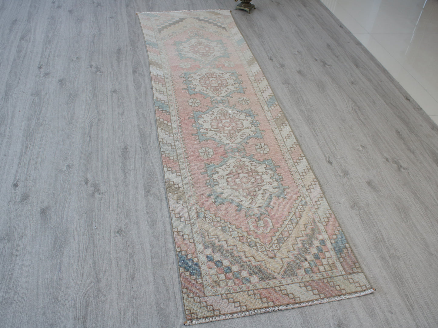 Vintage Pink Beige Oushak Runner Rug - 2'7"x9'3" Handwoven Anatolian Wool Rug
