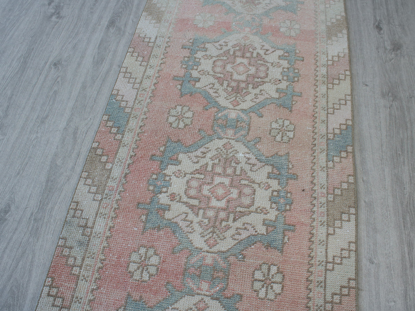 Vintage Pink Beige Oushak Runner Rug - 2'7"x9'3" Handwoven Anatolian Wool Rug